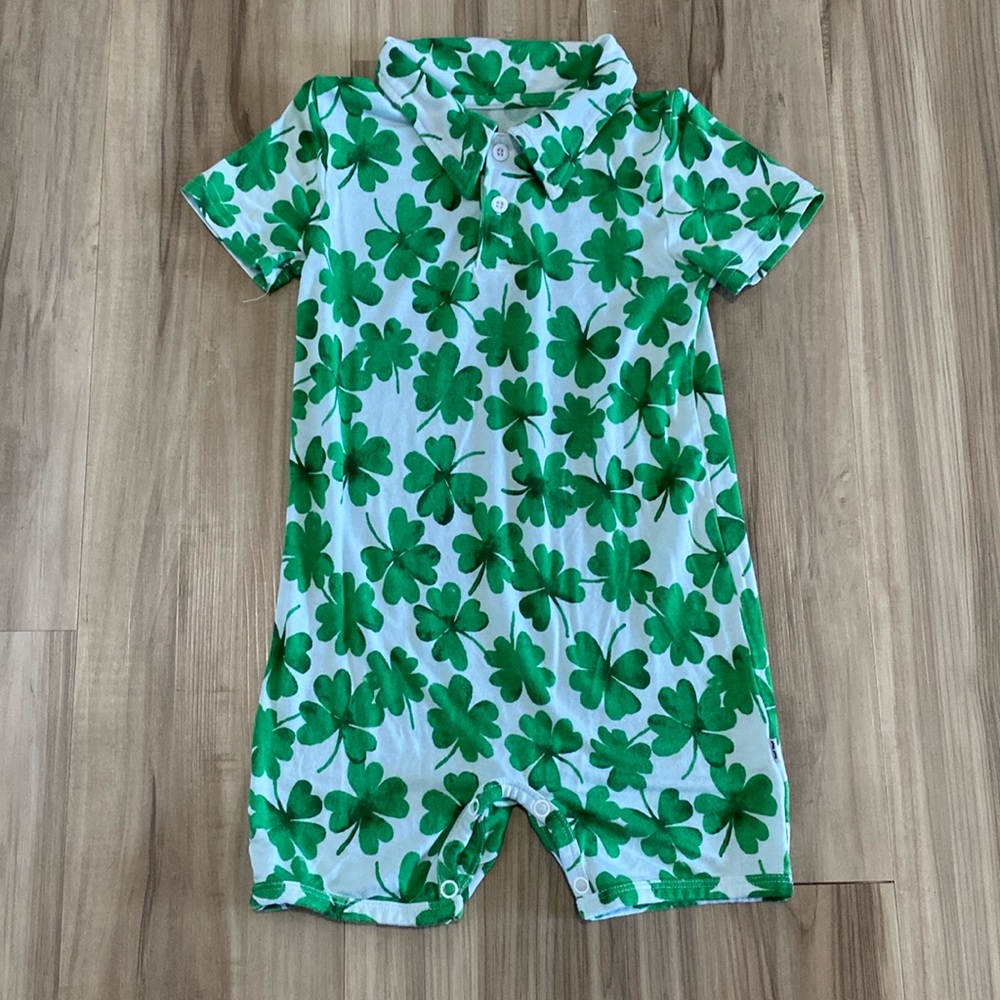 ‼️LAST CHANCE‼️Little Sleepies Watercolor Clovers 18-24 mo shorty body suit